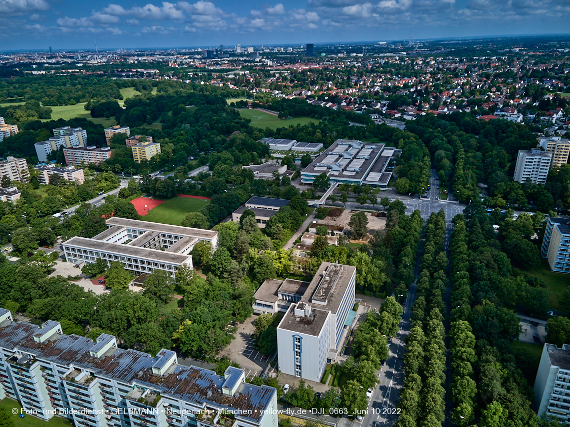 10.06.2022 - Luftbilder von der Baustelle Haus für Kinder in Neuperlach